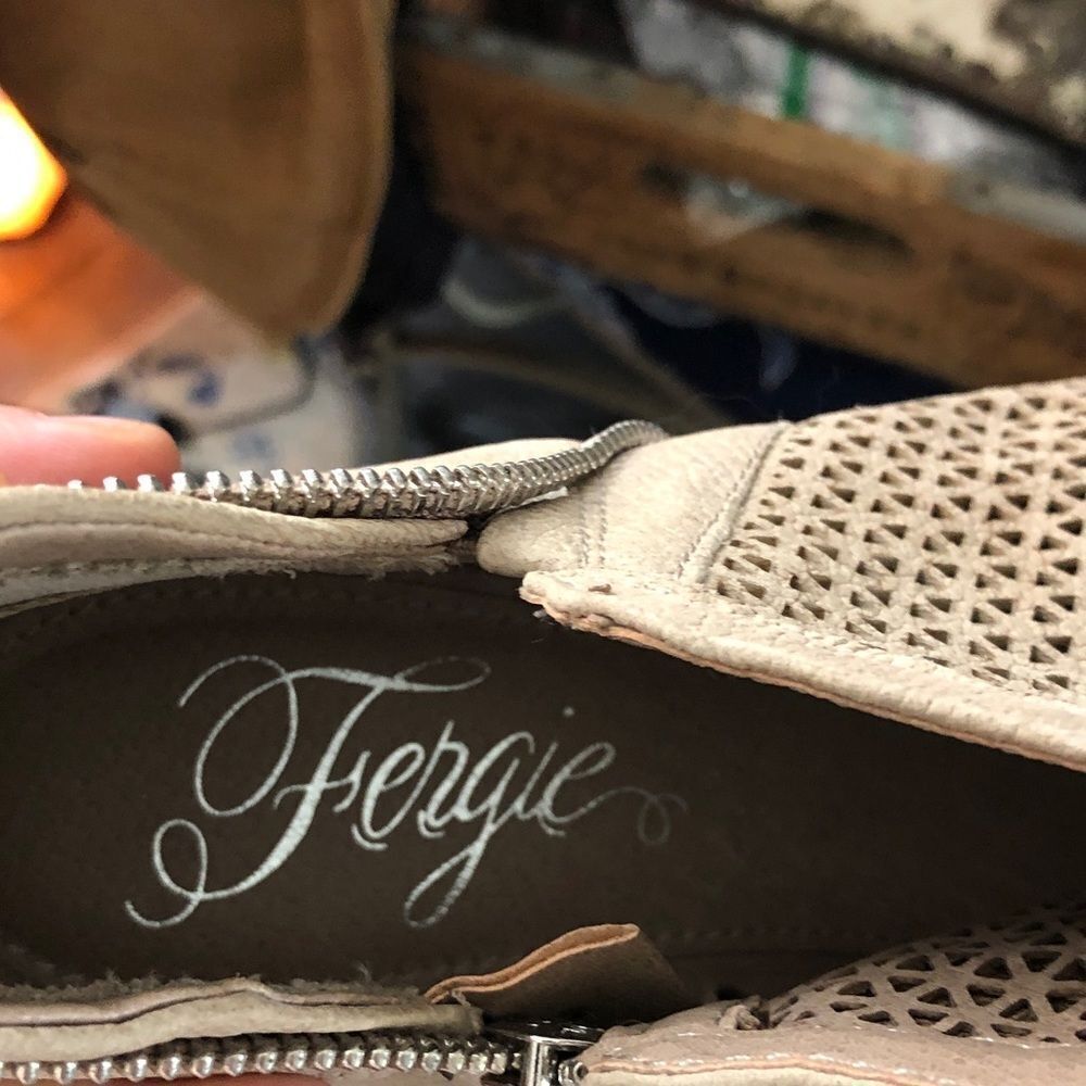 ‎Fergie Booties - Picture 2 of 9